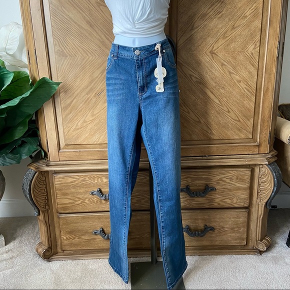 Trend Setter Diva Boutique Denim - Trend setter Crystal Pocket  straight leg jeans